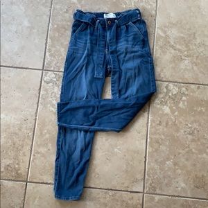 💙Abercrombie kids High Rise Girlfriend Jean 13/14